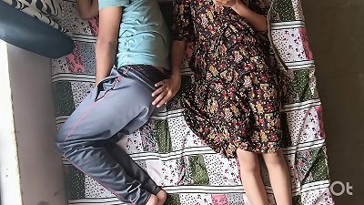 Desi bhabhi Shivani tempts sleeping devar and ride him in Amazon pose.
