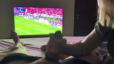 young wife chesty hubby during the Corinthians x Flamengo final. finish in RED.
